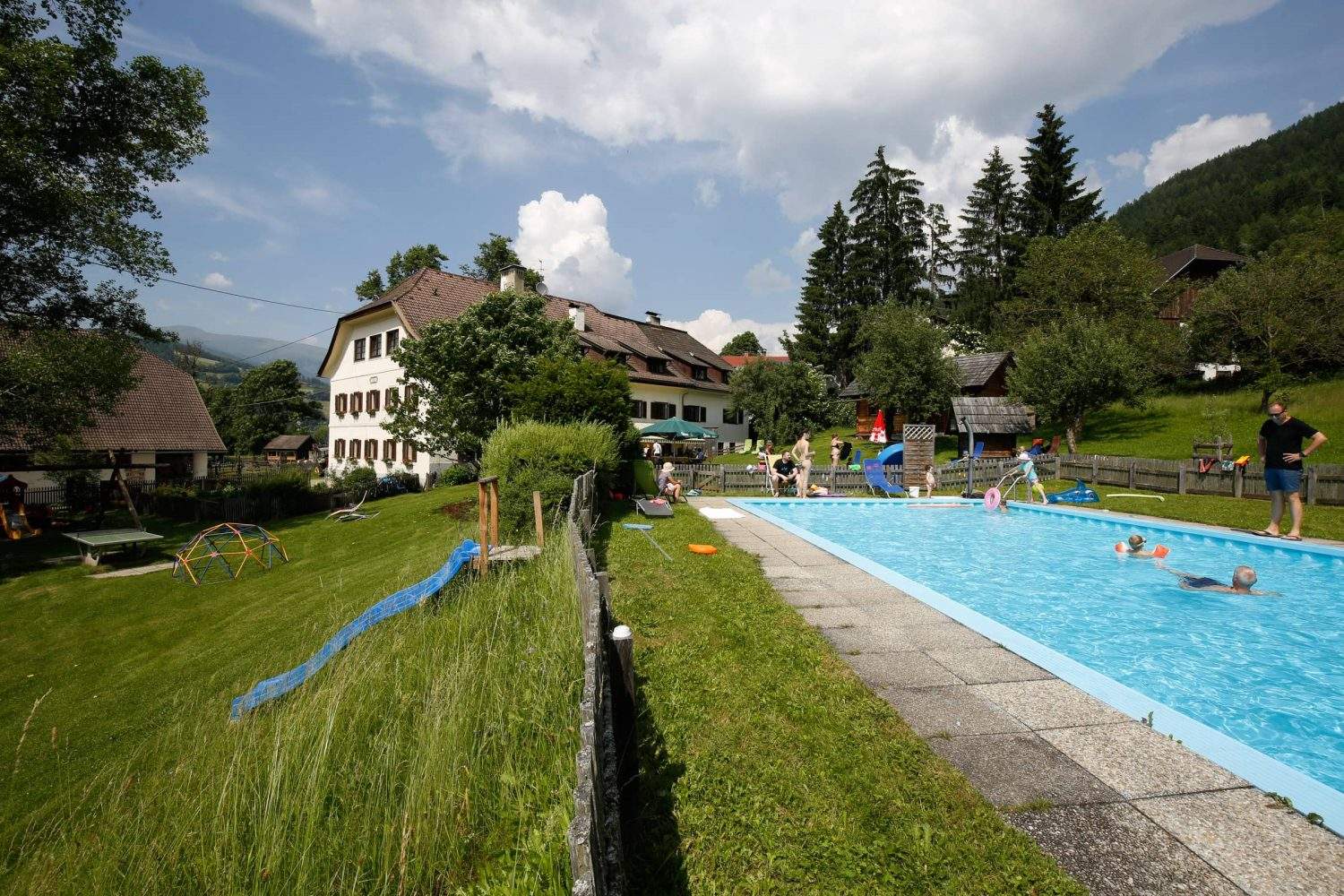 In unserem großen Bauernhaus Kindern