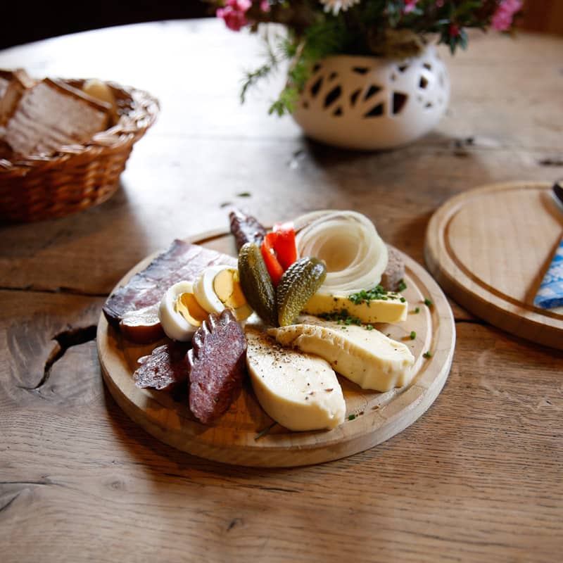 Herrliche Brettljause aus heimischen Produkten