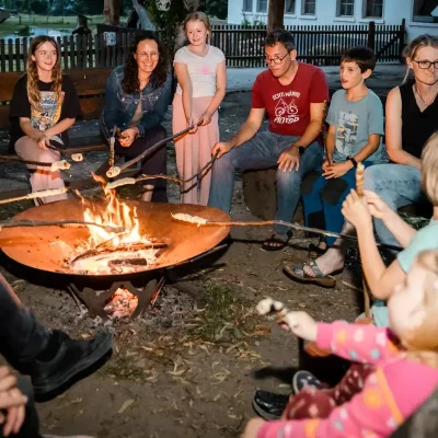 Spannende Geschichten am Lagerfeuer